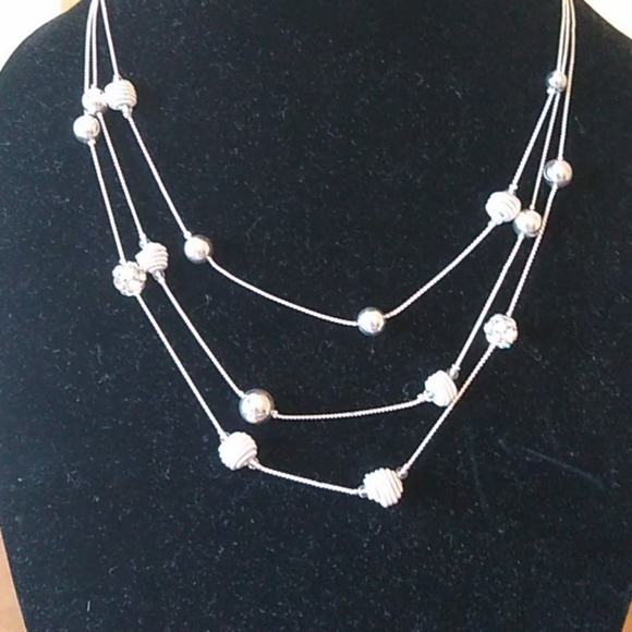 Silver toned 🌺 - Picture 3 of 3